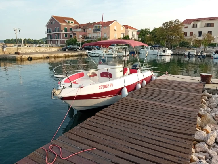 Louez un tancredi Blumax 21 à Medulin