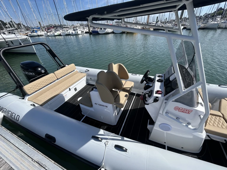 Semi-rigide à louer à La Trinité-sur-Mer au meilleur prix