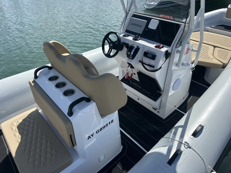 Louez un Highfield Patrol 760 à La Trinité-sur-Mer