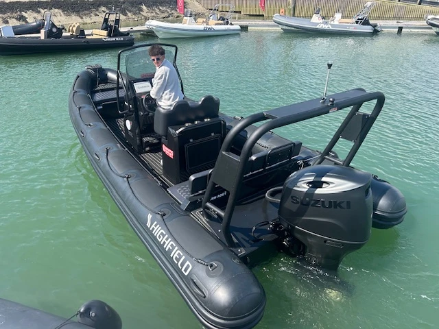 Semi-rigide à louer à La Trinité-sur-Mer au meilleur prix
