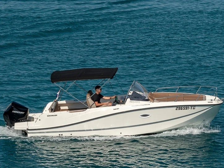Quicksilver Activ 755 Sundeck a louer à Split
