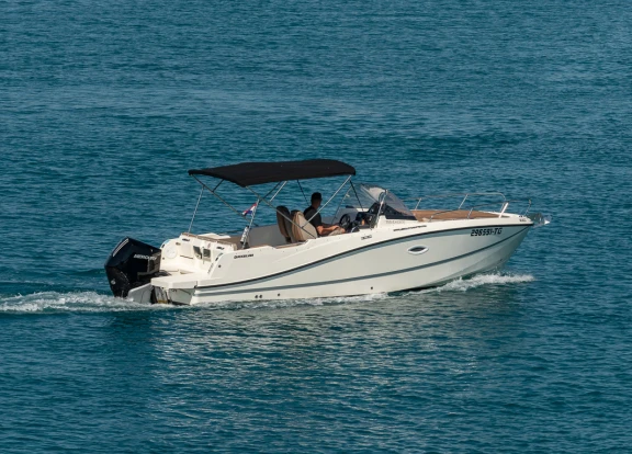 Location à Split - Quicksilver Activ 755 Sundeck sur SamBoat