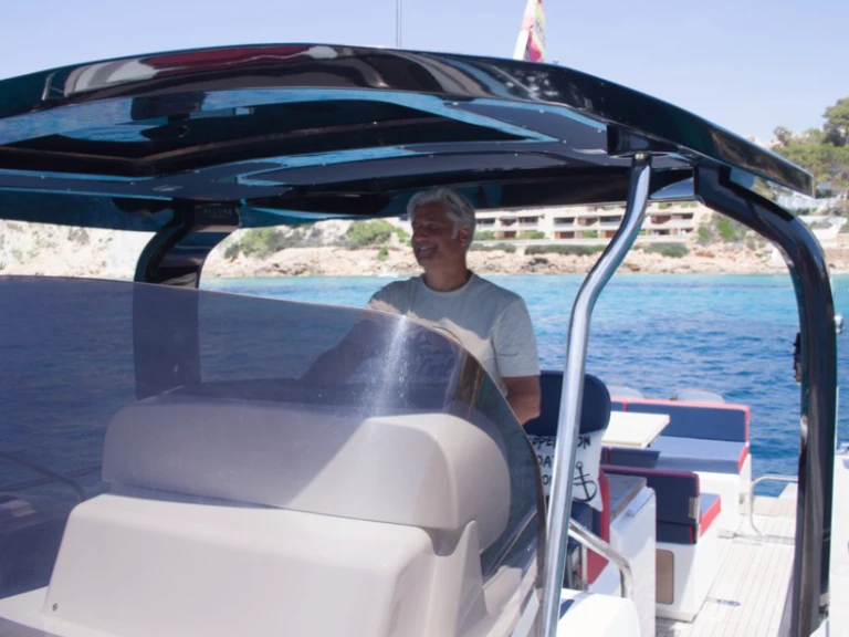 Bateau à moteur à louer à El Toro au meilleur prix