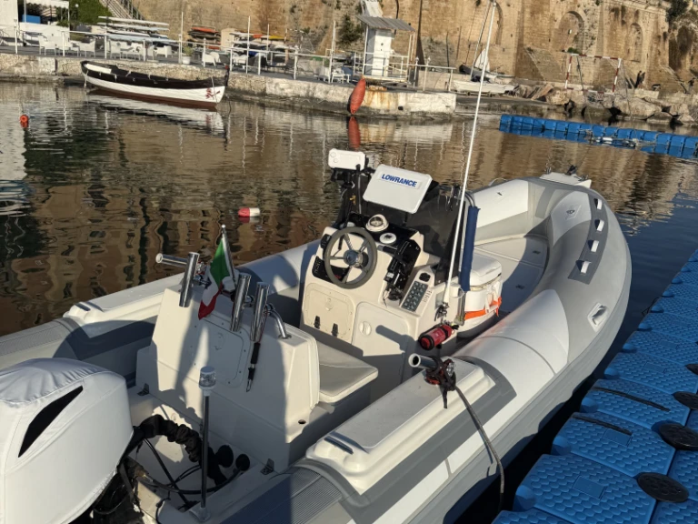 Location bateau Taranto pas cher TX 550
