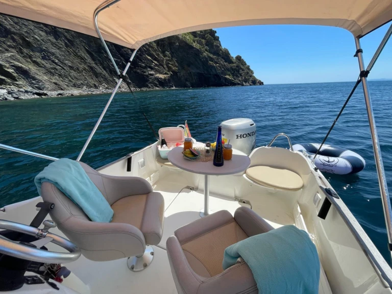 Bateau à moteur à louer à Roses au meilleur prix