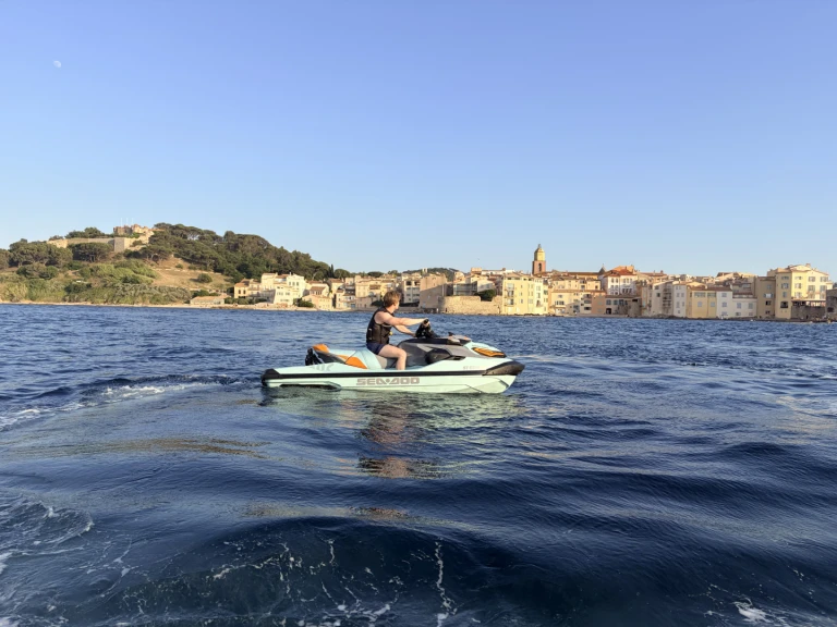 Location bateau Saint-Tropez pas cher Wakepro 230