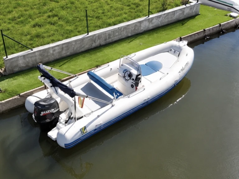 Location bateau Zodiac Medline II à Roses sur Samboat