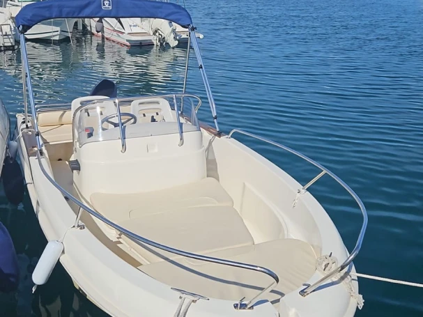 Location Bateau à moteur Jeanneau avec permis