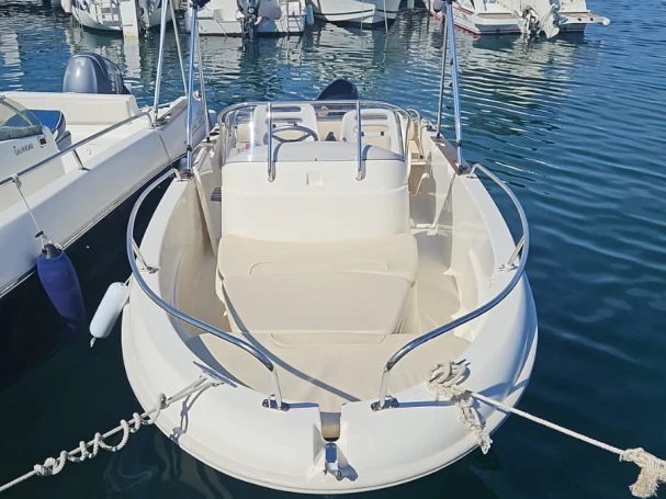 Bateau à moteur à louer à Mandelieu-la-Napoule au meilleur prix