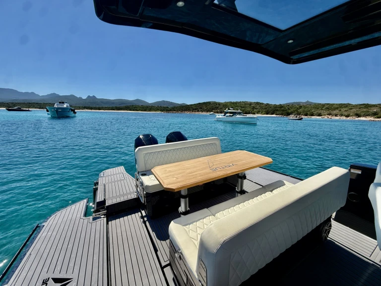 Location à Marina di Portisco - Virtue V10Top sur SamBoat