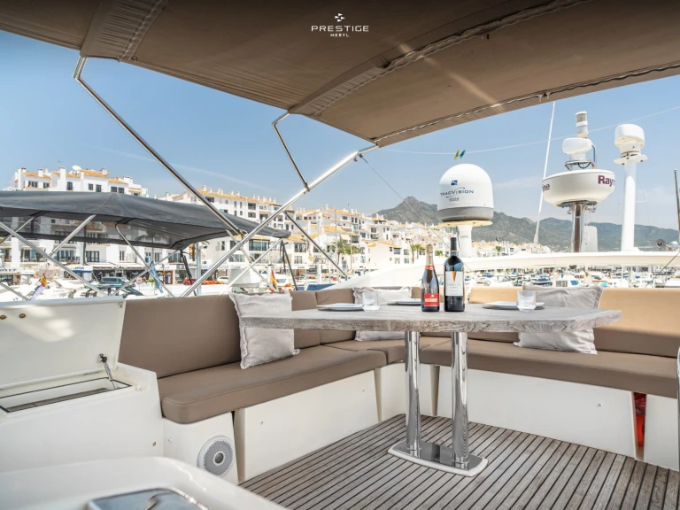 Louez un Jeanneau Prestige 500 Fly à Puerto Deportivo de Lujo en Marbella