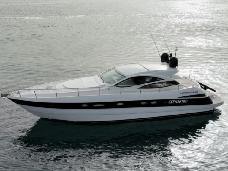 Location Bateau à moteur Pershing avec permis