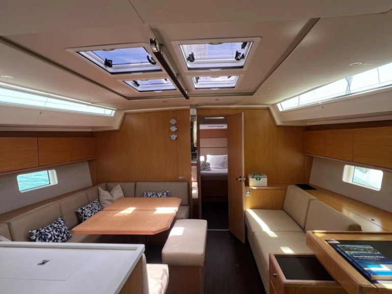 Location à Álimos - Bavaria Bavaria C50 Style sur SamBoat