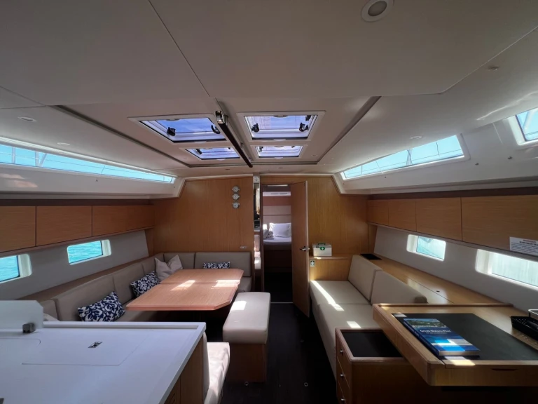 Location bateau Álimos pas cher Bavaria C50 Style