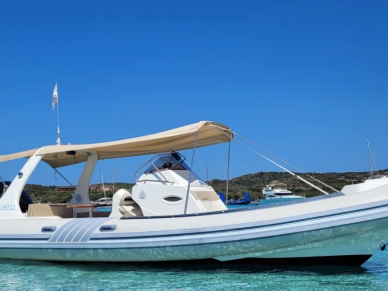 Location Semi-rigide à Port Grimaud - Lomac Adrenalina 7.5