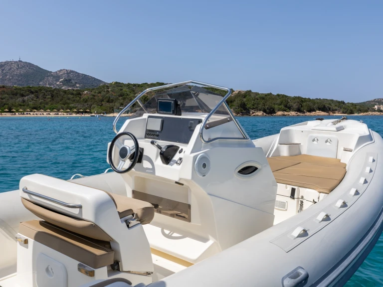 Semi-rigide à louer à Port Grimaud au meilleur prix