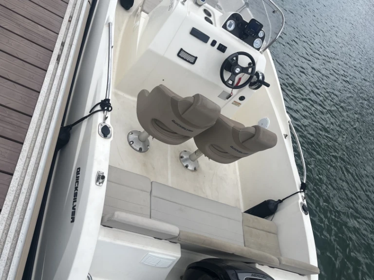 Location Bateau à moteur Quicksilver avec permis
