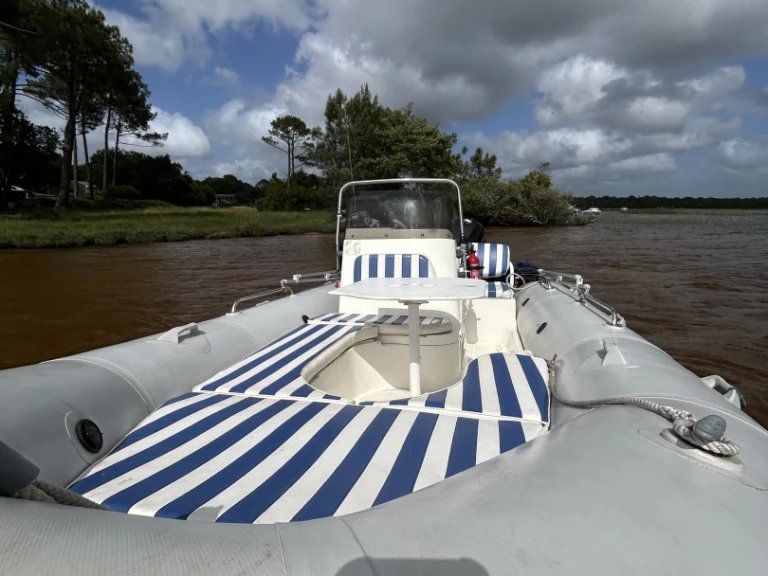 Louer Semi-rigide avec ou sans skipper Zodiac à Lacanau