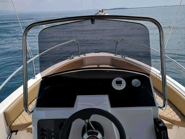 Bateau à moteur à louer à Barcelone au meilleur prix