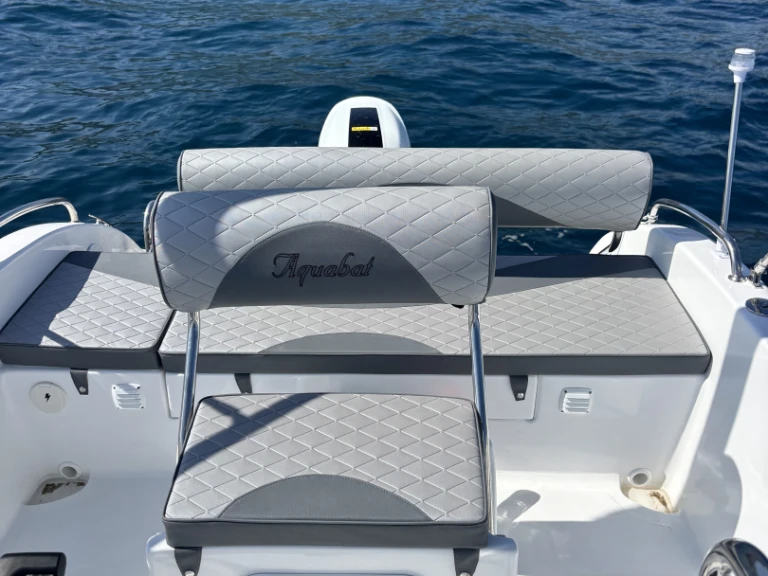 Location Bateau à moteur Aquabat avec permis