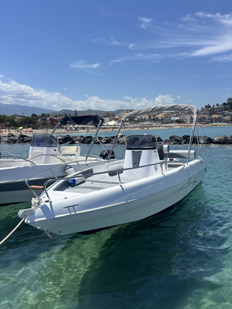 Location Bateau à moteur à Giardini-Naxos - Aquabat Sport Line 19