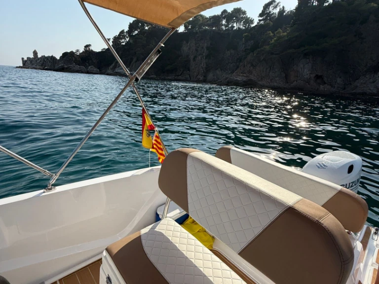 Bateau à moteur à louer à Blanes au meilleur prix