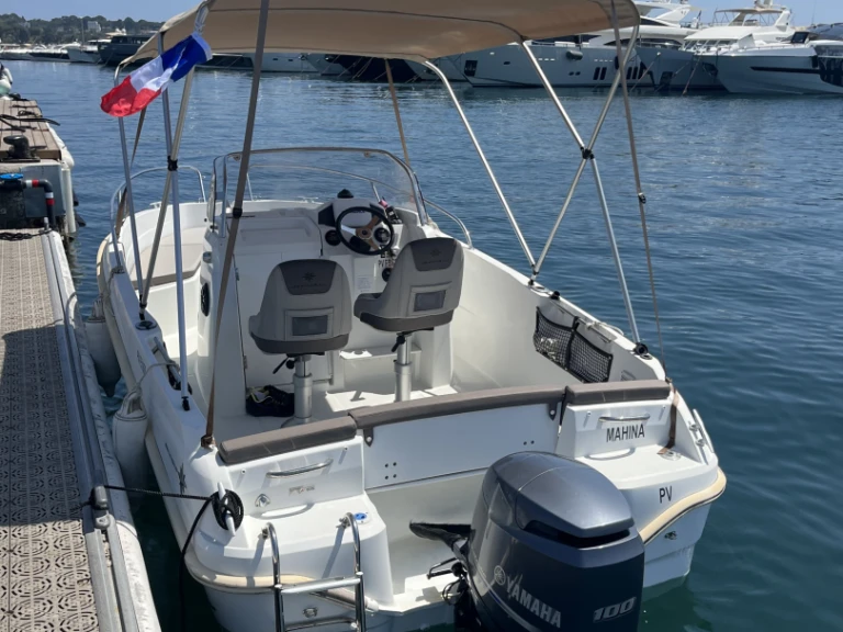 Location bateau Jeanneau Cap Camarat 5.5 CC Serie 2 Style à Antibes sur Samboat