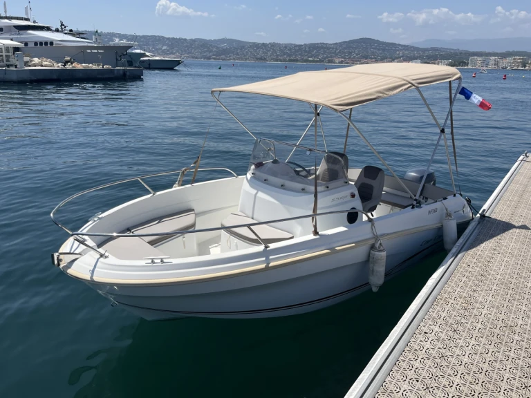 Louer Bateau à moteur avec ou sans skipper Jeanneau à Antibes