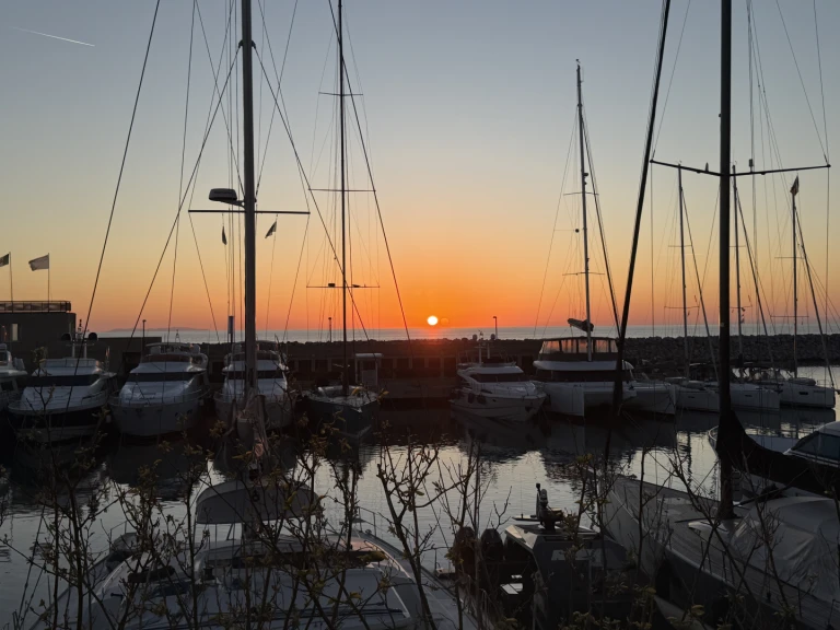 Location bateau San Vincenzo pas cher Atlantis 425 SC