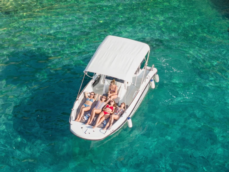 Location Bateau à moteur Orizzonti avec permis