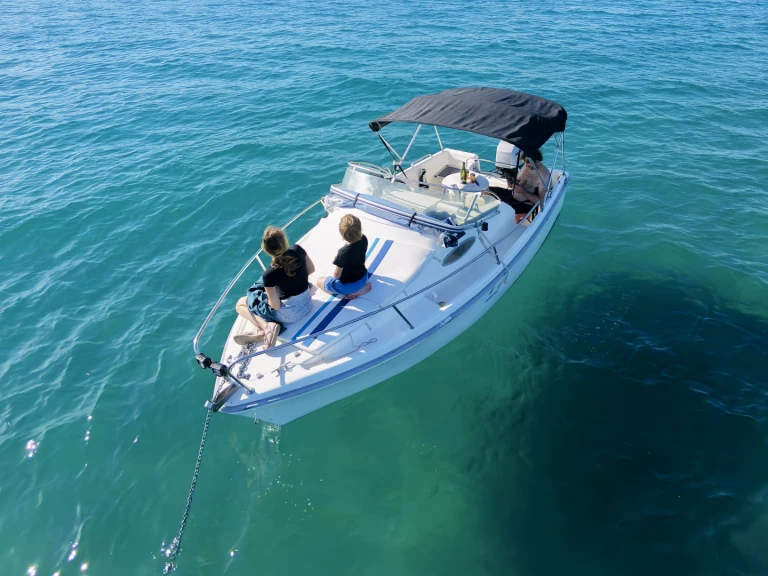 Bateau à moteur à louer à Gruissan au meilleur prix
