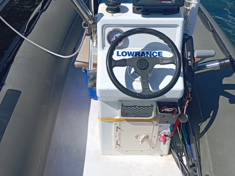 Louer Semi-rigide avec ou sans skipper Lomac à Saint-Raphaël