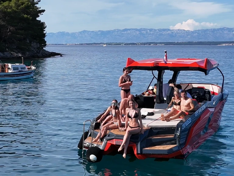 Location Bateau à moteur Alesta avec permis