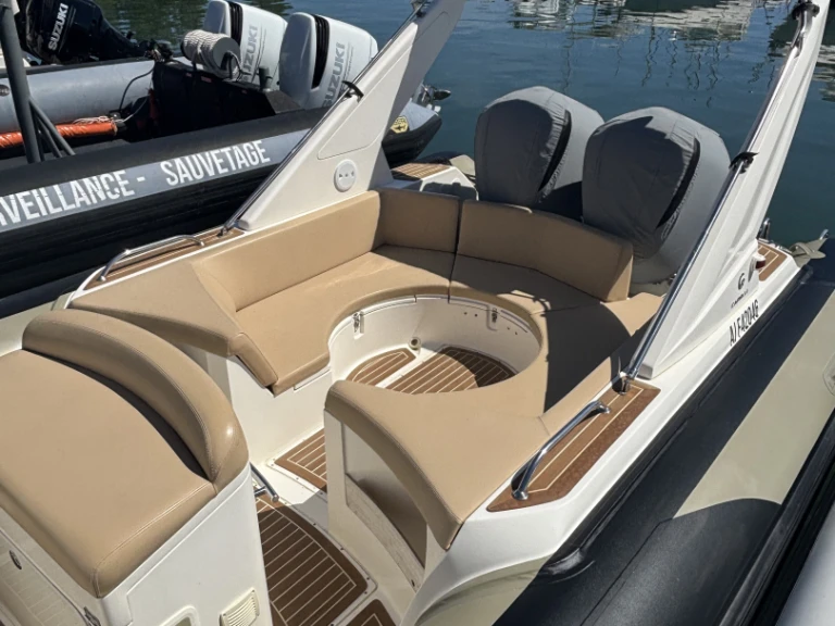 Louer Semi-rigide avec ou sans skipper Capelli à Porto-Vecchio