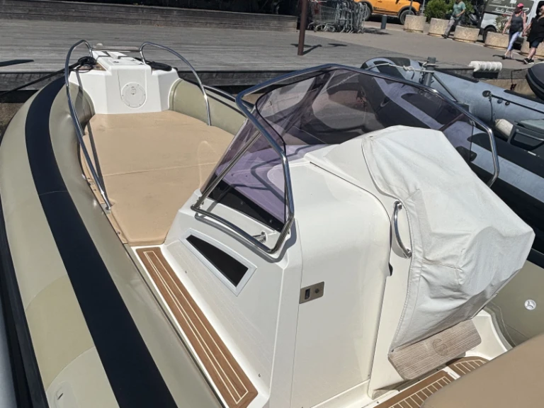 Location Semi-rigide Capelli avec permis