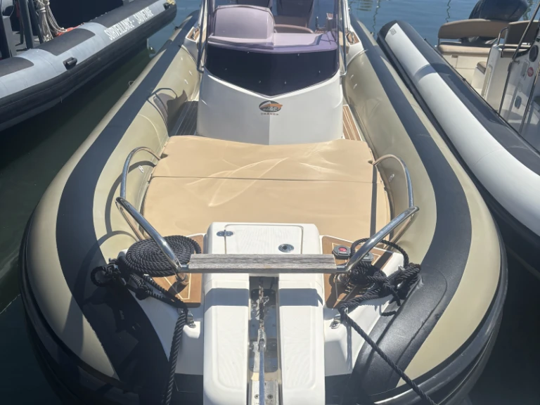 Semi-rigide à louer à Porto-Vecchio au meilleur prix