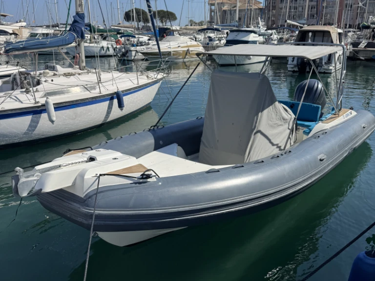 Louez un Capelli Tempest 775 Open à Fréjus