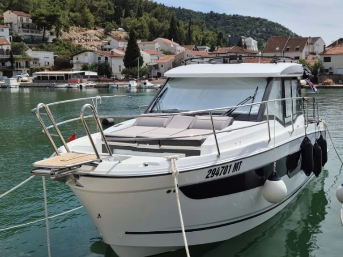 Jeanneau Merry Fisher 895 S2  a louer à Blace