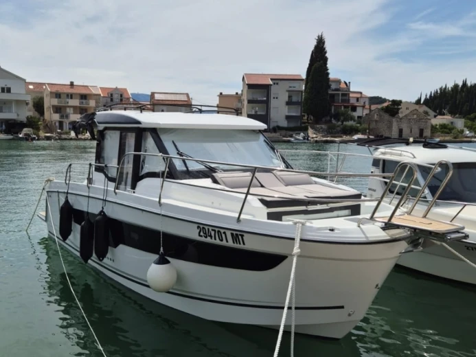 Location à Blace - Jeanneau Merry Fisher 895 S2  sur SamBoat