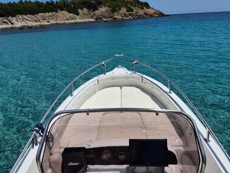 Bateau à moteur à louer à Costa Rei au meilleur prix