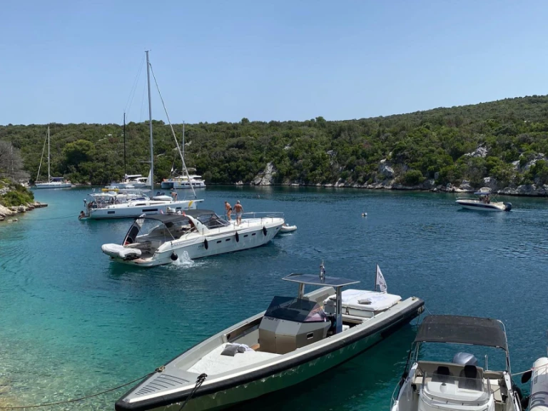 Louez un Wally Tender 45 à Hvar