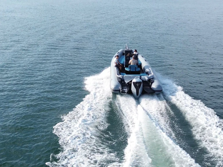 Louer Semi-rigide avec ou sans skipper Shardana à Porto Rotondo