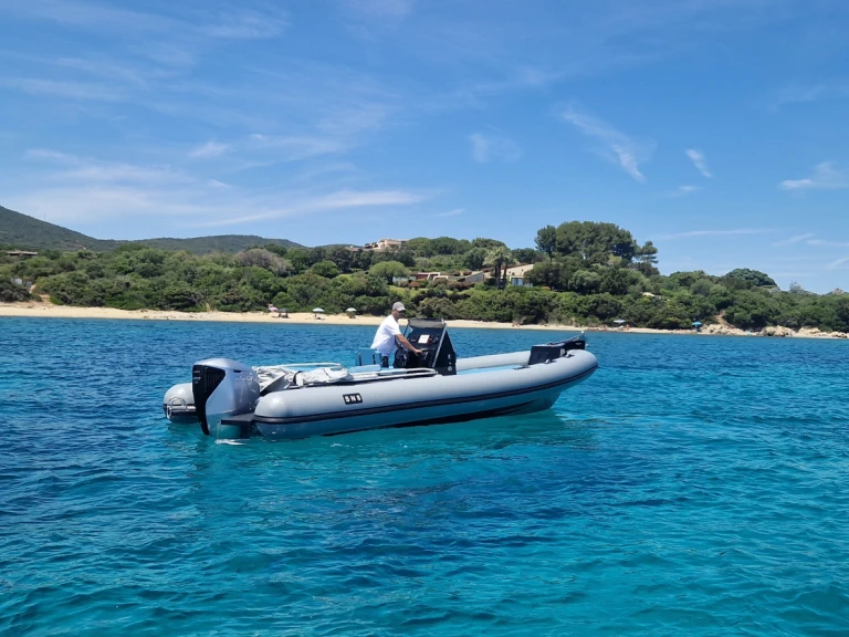 Semi-rigide à louer à Porto Rotondo au meilleur prix