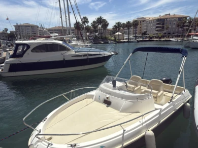 Hire Motorboat with or without skipper Jeanneau Port Fréjus