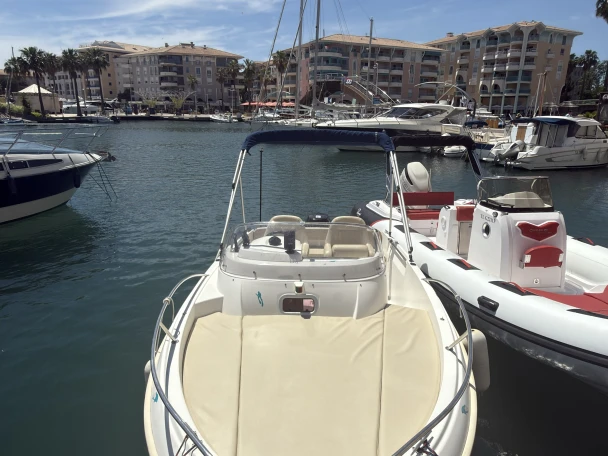 Bateau à moteur à louer à Port Fréjus au meilleur prix