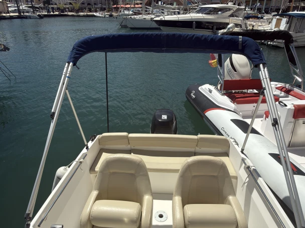 Location Bateau à moteur Jeanneau avec permis