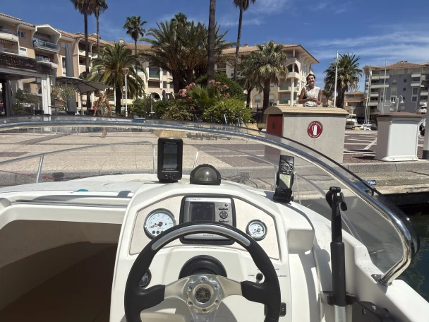 Location à Port Fréjus - Jeanneau Cap Camarat 5.5 WA sur SamBoat