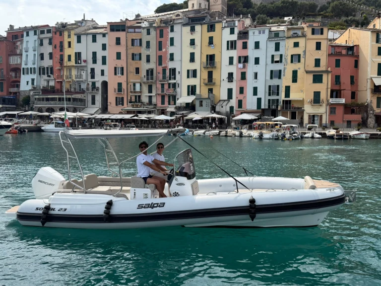 Semi-rigide à louer à La Spezia au meilleur prix