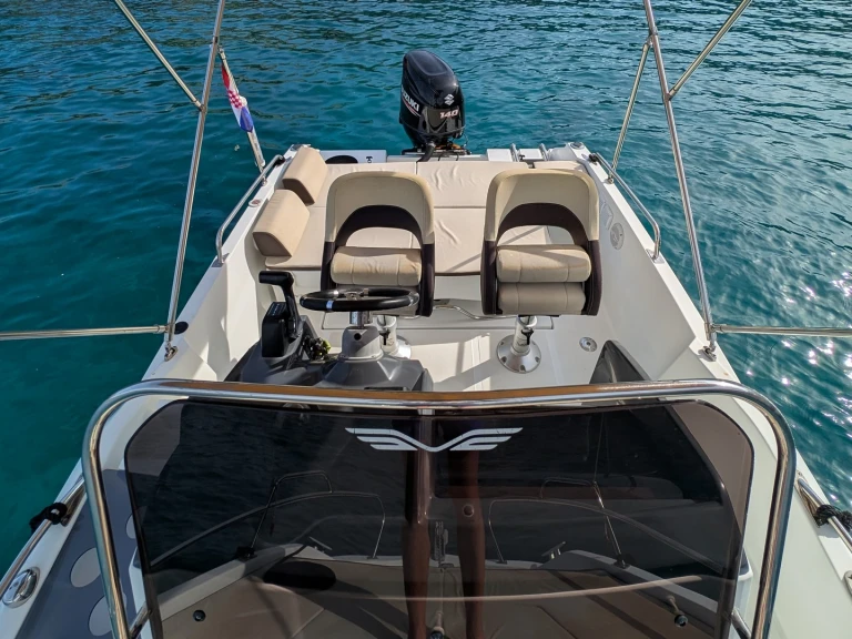 Bateau à moteur à louer à Novalja au meilleur prix