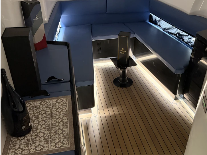Bateau à moteur à louer à Cagliari au meilleur prix